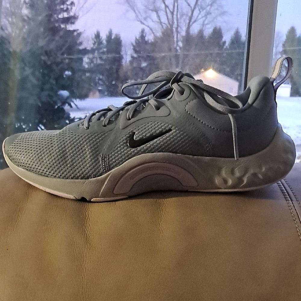 Nike Renew In-Season TR 11 - Size 8